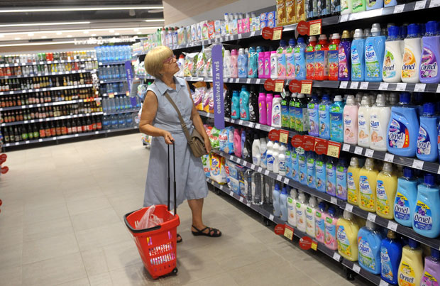 Увођење накнада на кесе смањило њихову употребу и до 50%