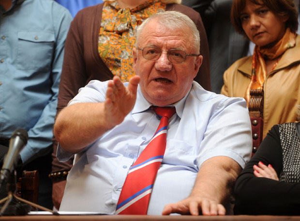 СУМЊЕ ХРВАТСКОГ ПОРТАЛА: Чудно да нигде нема снимка Шешељевог испада