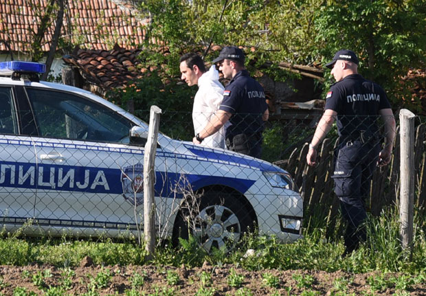 НОВИ ДЕТАЉИ УЖАСА: Ножем преклао бабу, тукао је штанглом по глави и позвао полицију (ФОТО)
