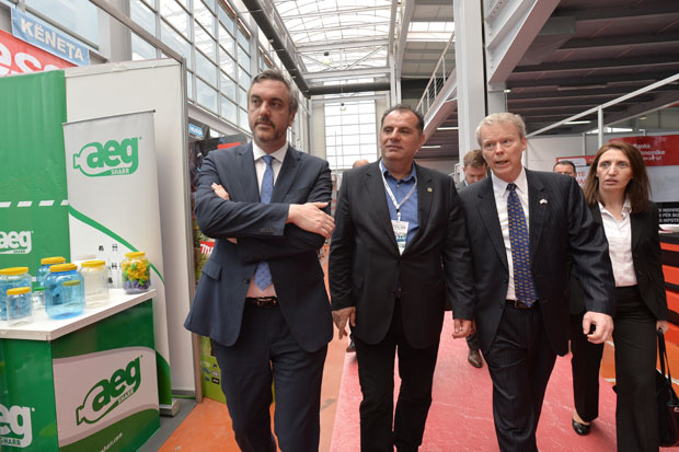 Кад економија пркоси политичким споровима