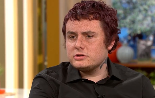 ЖРТВА НЕСРЕЋЕ ТВРДИ: Због лекова против болова сам постао хомосексуалац, па сад морам да их пијем да ме жене не би привлачиле