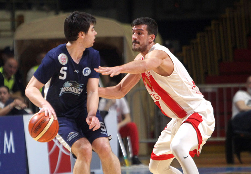 Кешељ: Сви би да нас виде оборене