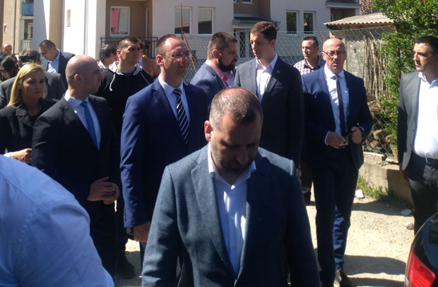 ЂУРИЋ У КОСОВСКОЈ МИТРОВИЦИ: Приштина само што није узела Бриселски споразум и њиме... да не кажем шта!