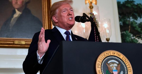 ОПТУЖУЈУ ИХ ЗА ЗАВЕРУ: Демократе у САД поднеле тужбу против Русије, Трампа и Викиликса