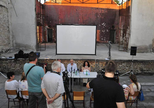 Равно Село мири светске силе