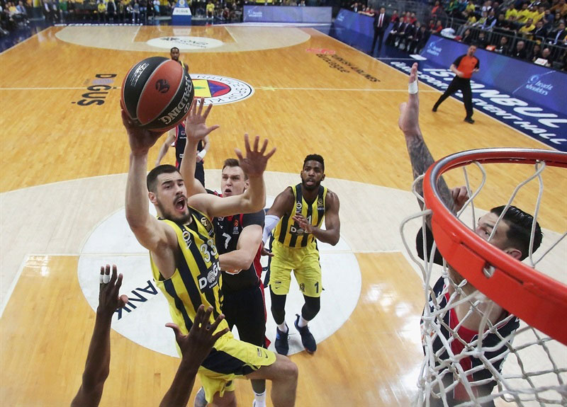 ЕВРОЛИГА: Фенербахче на корак од фајнал-фора, Олимпијакос изједначио против Жалгириса