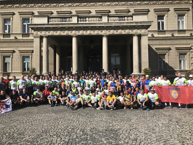 ФОТО: Више од 250 припадника МУП-а трчи на 31. Београдском маратону