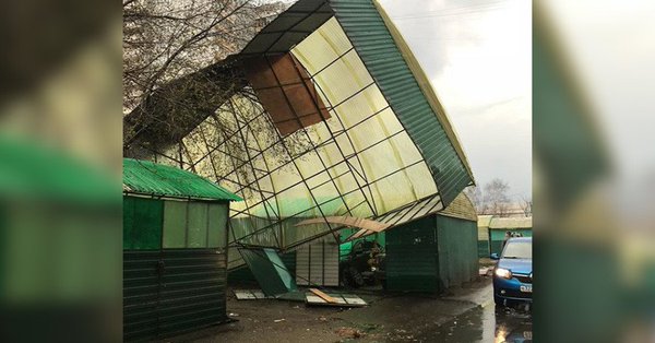 ЈАКА ОЛУЈА ПОГОДИЛА МОСКВУ: Погинуло дете, десетак повређено