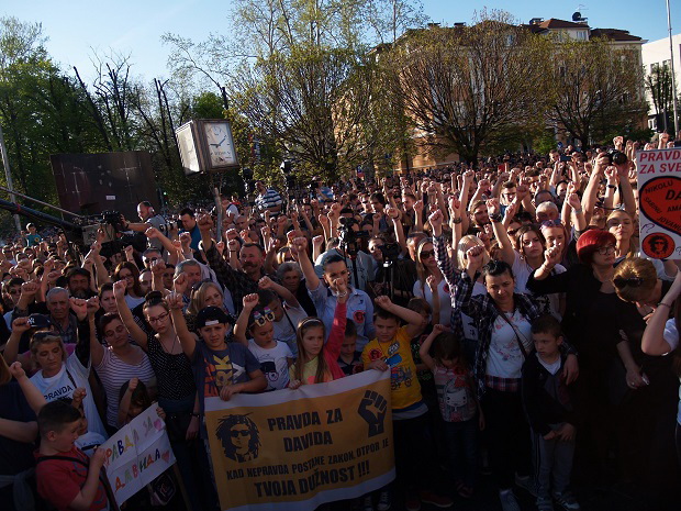 ПРОТЕСТ У БАЊАЛУЦИ: Незадовољни током истраге о смрти Драгичевића