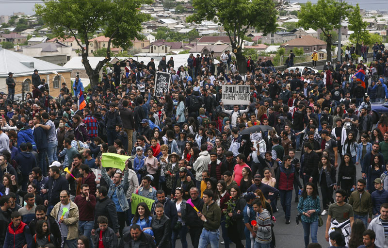 ПРОТЕСТИ У ЈЕРМЕНИЈИ НЕ ЈЕЊАВАЈУ: Ухапшено 70 особа, неки правили бомбе