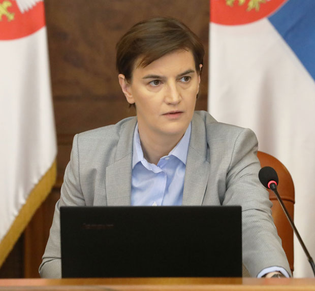 Брнабић: Војска гарант стабилности и напретка земље