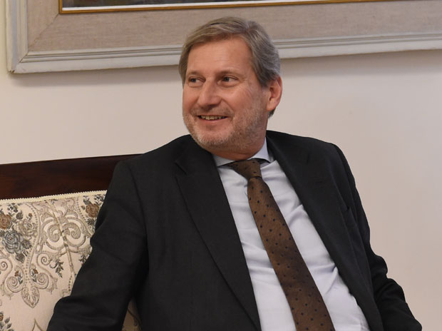 Хан: Србија кључни играч у региону,Вучић ради храбар посао