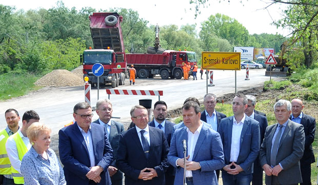 Друмски прстен око Фрушке горе