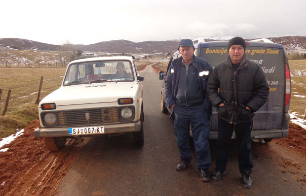 Чeкaли пут, добили само пешачку стазу