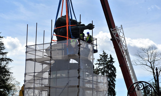 Споменик захвалности Француској у италијанском камену