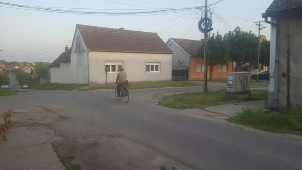 УДЕС У ШИДУ: Млади мотоциклиста се закуцао у ауто и погинуо