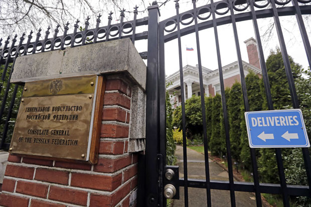 Власти САД упале у руски конзулат; Захарова: Државна провала и отимање