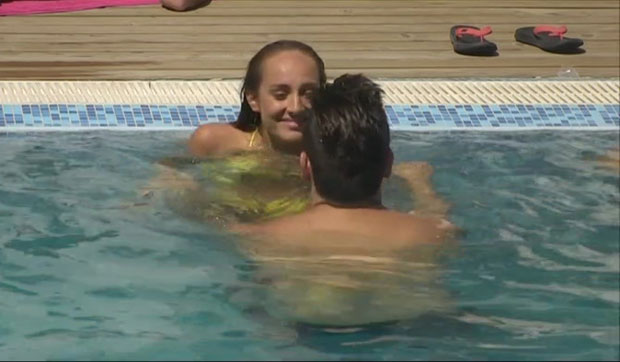 Луна и Слоба размењивали нежности, а онда је она заронила... (ВИДЕО)