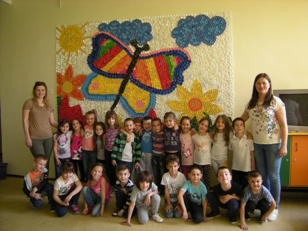 Слика од 4.000 чепова