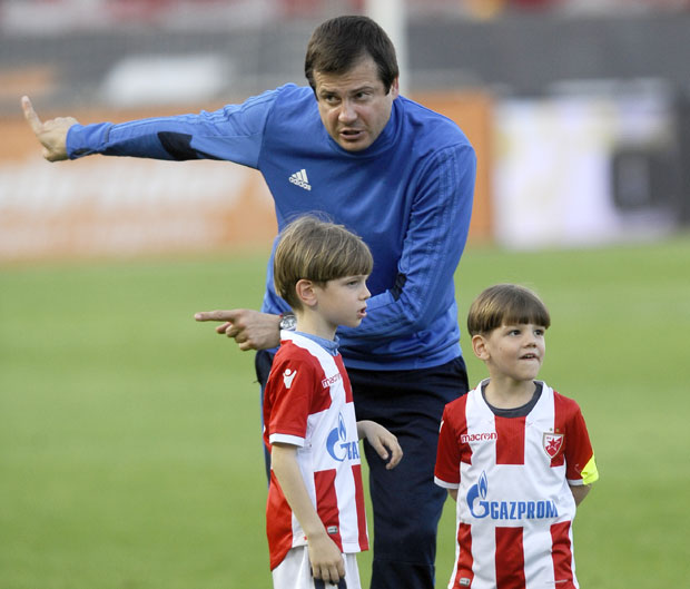 КАРАСИ О ЛАЛАТОВИЋУ: Деци је место уз оца