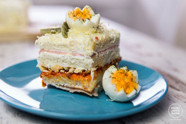 ВИДЕО: Сочна и укусна -  слана торта са тост хлебом