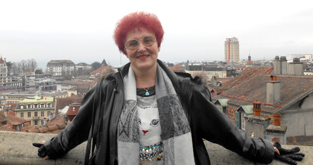 Женско перо у врту тајни и наде