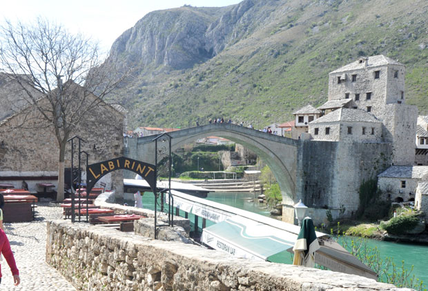 Градоначелник одобрио 20.000 КМ за заставу БиХ у Мостару; Новац додељен из буџета Сарајева у јеку предизборне кампање