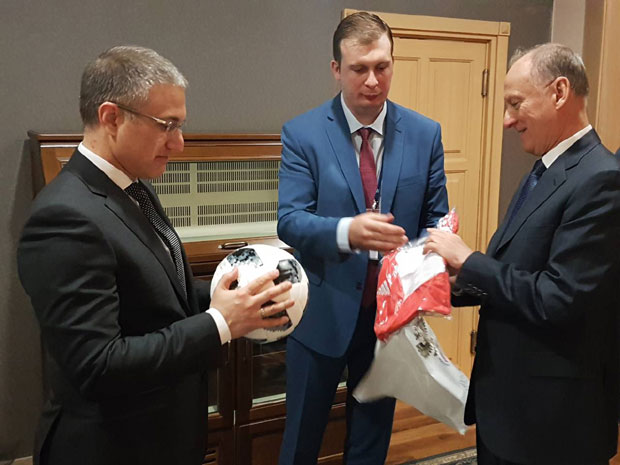 Шпијунка: Стефановићу лопта од Руса