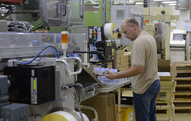 ПОМОЋ МАЛИМ ПРЕДУЗЕЋИМА: Буџет плаћа четвртину машине 