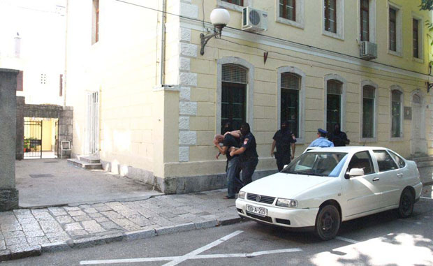 Долијао нарко-дилер!