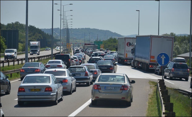 ВОЗАЧИ УПОЗОРЕЊЕ: Ако крећете на пут ово вас чека на коловозима