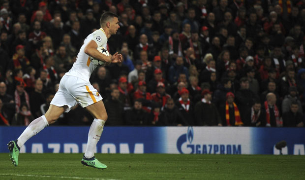 СЕРИЈА А: Интер са десеторицом водио до 87. минута, па изгубио од Јувентуса, Џеко и Рома тренирали за Ливерпул