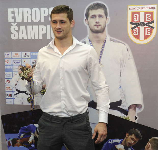 ЕП У ЏУДОУ: Кукољ предао титулу, Мајдову сребро