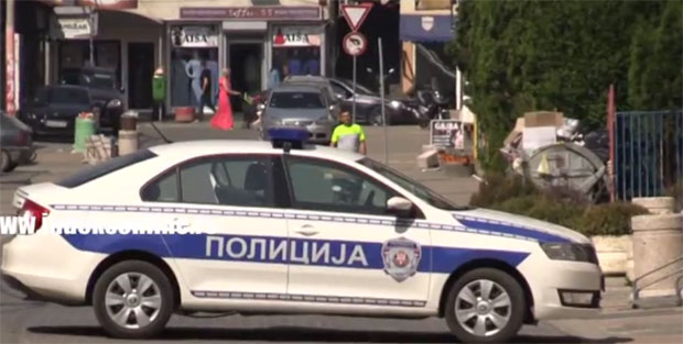 Претио бомбом, предао се после 12 сати