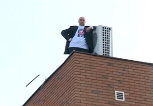 Власник хотела Престиж поново прети да ће скочити са крова; Стефановић: Морамо да поштујемо одлуке суда