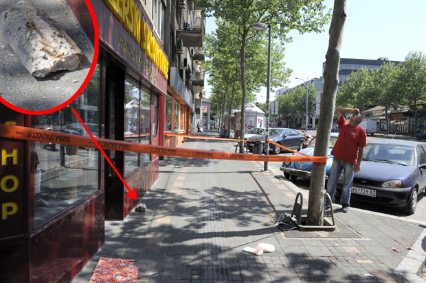 ДРАМА НА БУЛЕВАРУ: Арматура тешка 10 килограма пролазнику пала на главу (ФОТО)