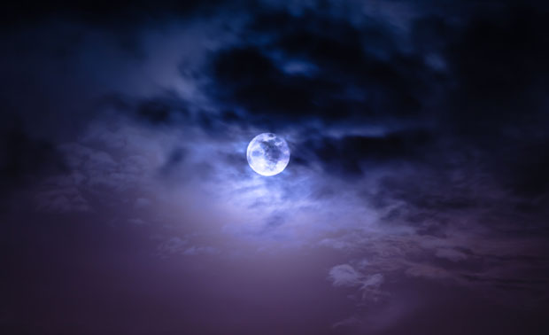 БИВШИ ПИЛОТ ЦИА ОТКРИО : На Месецу живи 250 хиљада становника, на Земљу шаљу људе по казни (ВИДЕО)