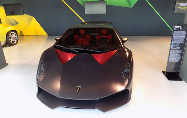 НОВОСТИ У ФАБРИЦИ СПОРТСКИХ АУТОМОБИЛА: У један ламборгини уграде седам крава