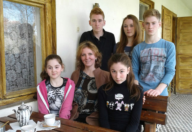 РУСКА ПОРОДИЦА ДОСЕЛИЛА И ПРИЈАТЕЉЕ У СРБИЈУ: Урал заменили равним Сремом