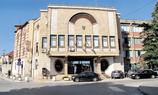 Опорезују камионџије и земљораднике