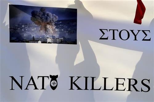 Демонстранти на Кипру: НАТО убице идите кући