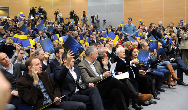 Лутовац и Чомићева хоће место шефа