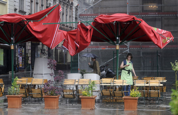 Топло изнад просека, могуће непогоде у суботу и недељу