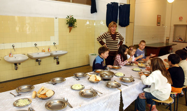 Оспособљавају се школске кухиње за припрему оброка ђацима