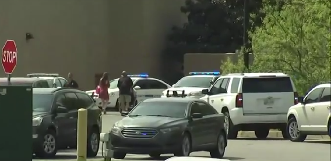 Пуцњава у тржном центру у Нешвилу, једна особа рањена (ВИДЕО)