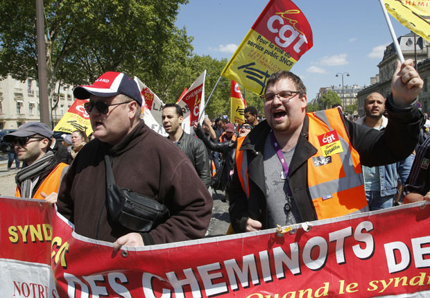 Поново штрајк железничара широм Француске (ФОТО)