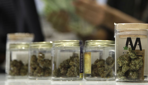 ХЛЕБ, МЛЕКО И - ТРАВА: Лидл у Швајцарској почео да продаје марихуану, ево по којој цени