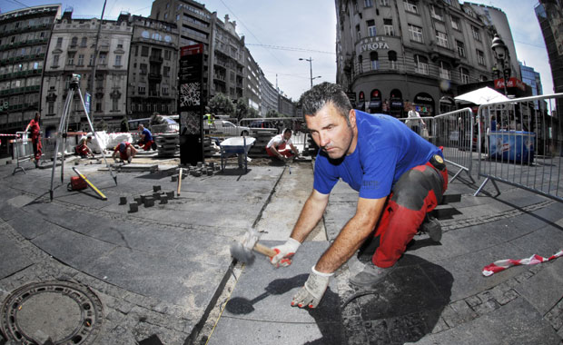 Нове коцке и стубићи у Кнезу