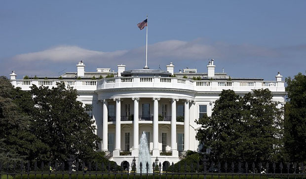 ИДЕ ЈОШ ЈЕДАН ДОКТОР ИЗ БЕЛЕ КУЋЕ: Пенсов лекар дао оставку