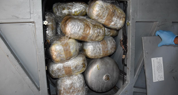 Заплењено 43 килограма марихуане, троје ухапшено (ФОТО)